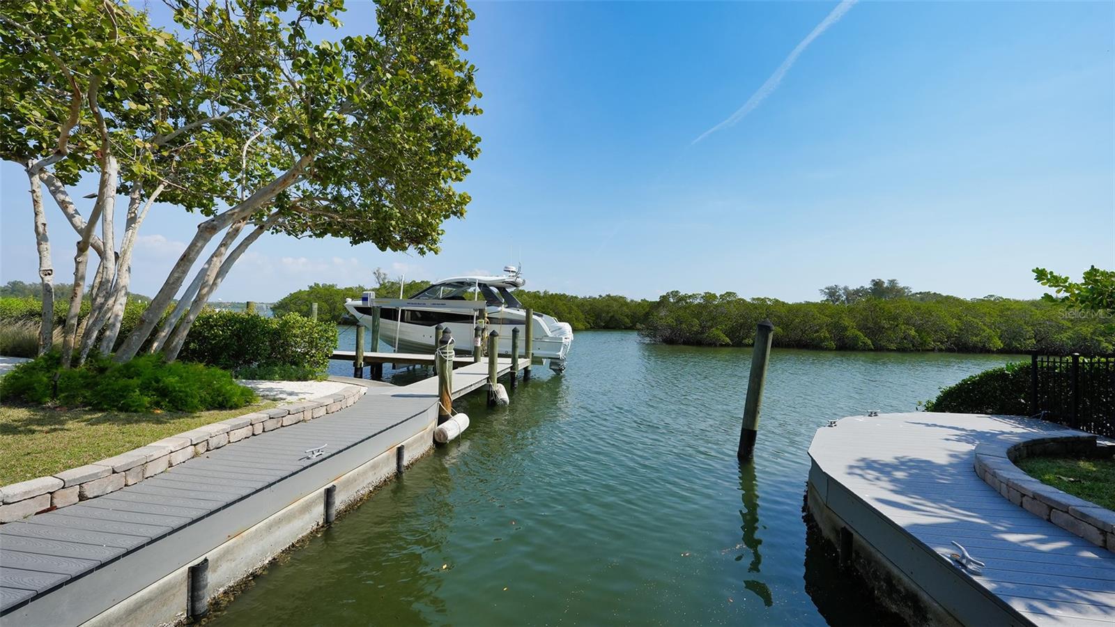 COCOANUT BAYOU - Residential