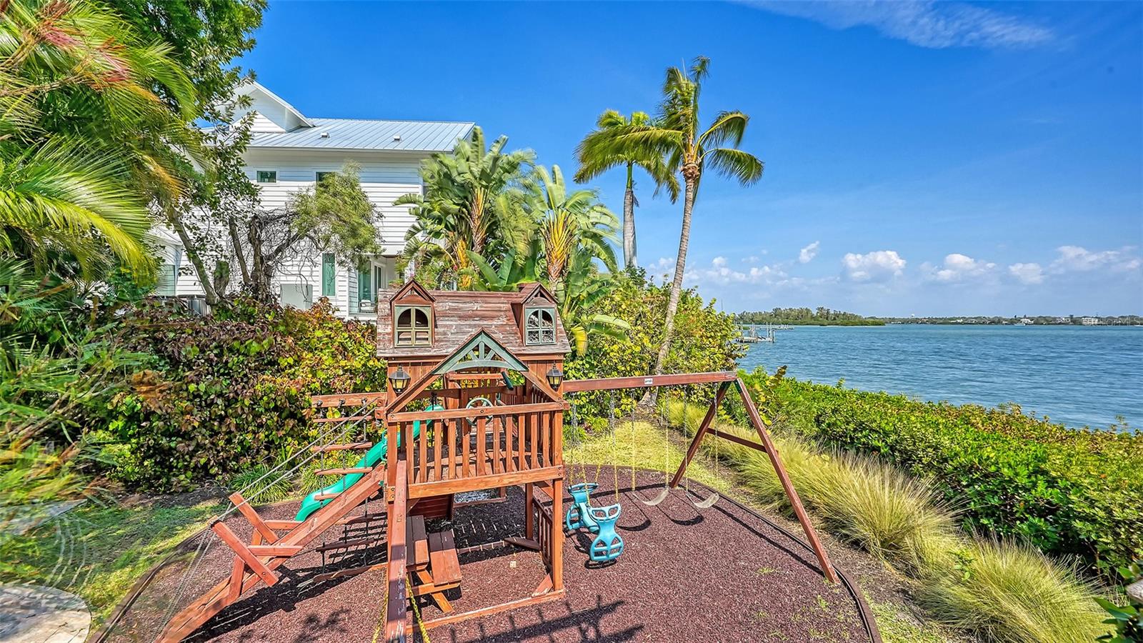 COCOANUT BAYOU - Residential