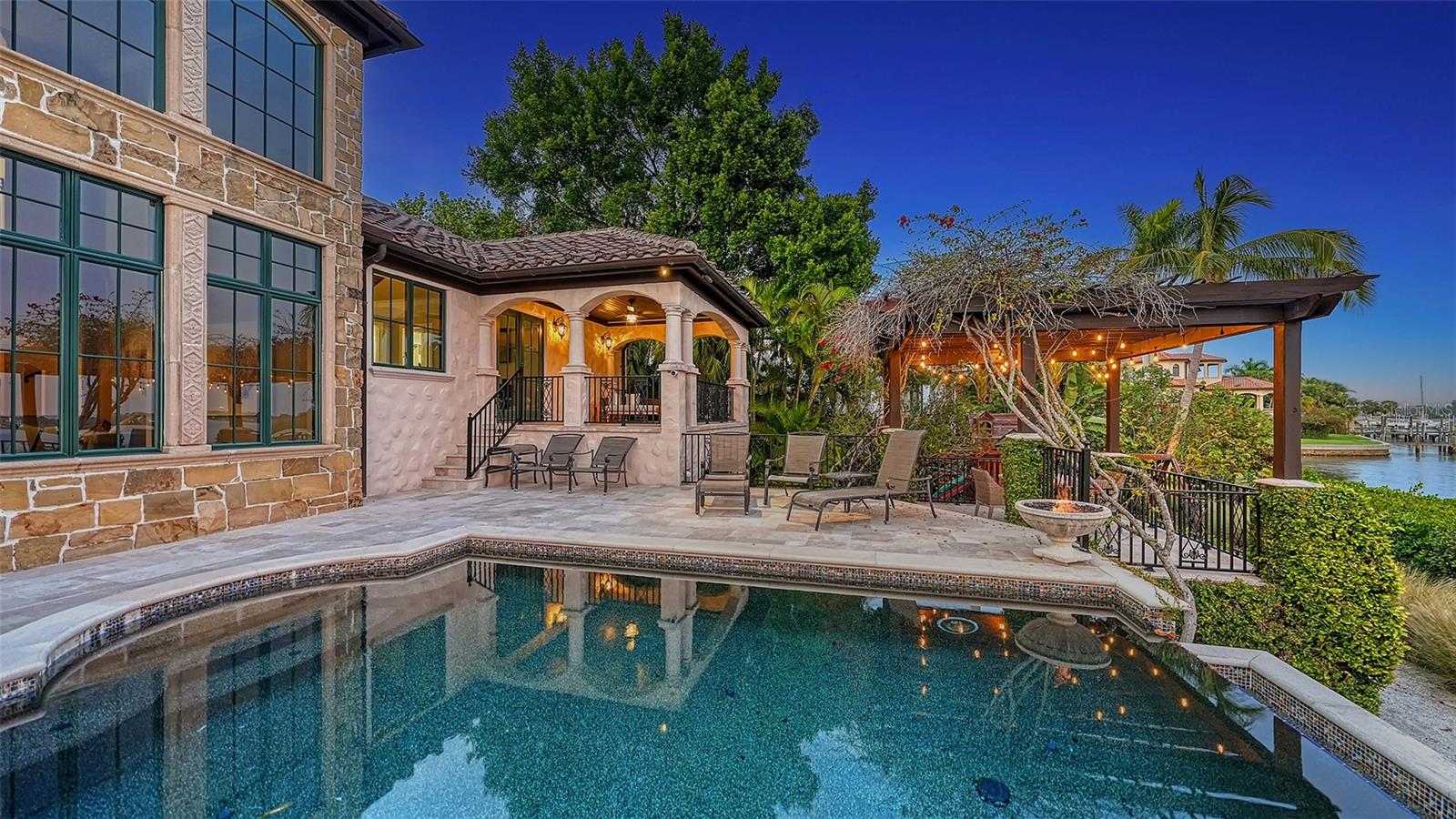 COCOANUT BAYOU - Residential