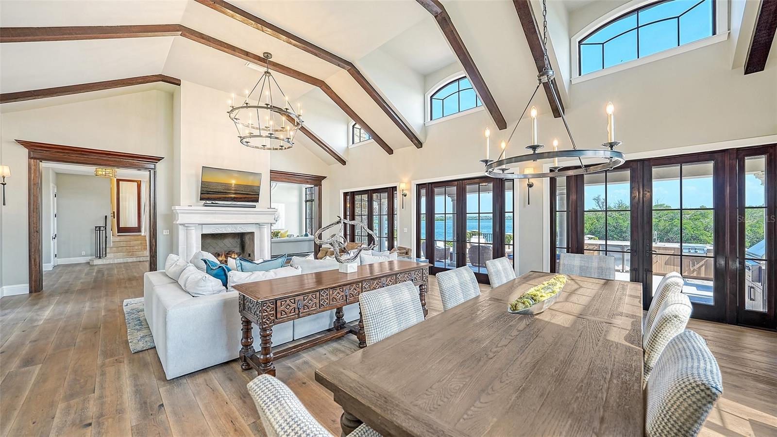 COCOANUT BAYOU - Residential