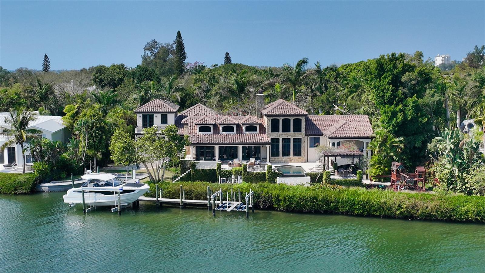 COCOANUT BAYOU - Residential