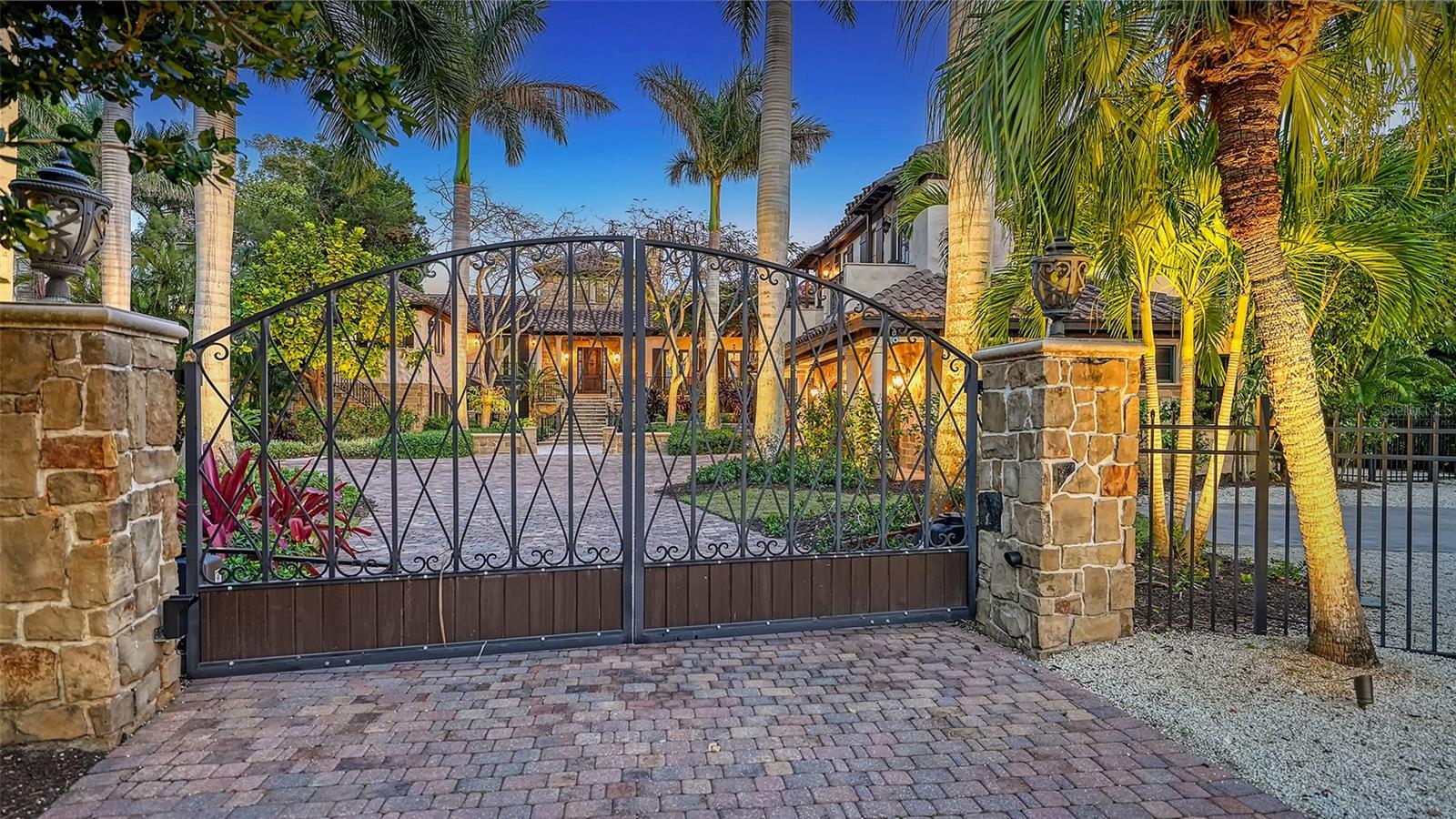 COCOANUT BAYOU - Residential