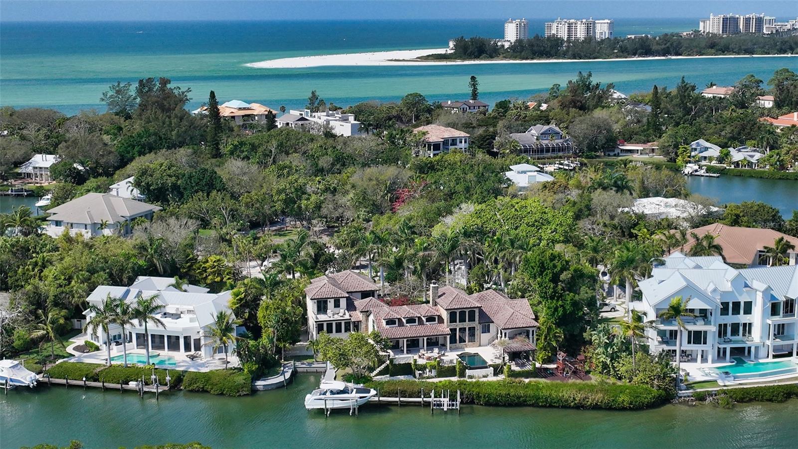 COCOANUT BAYOU - Residential