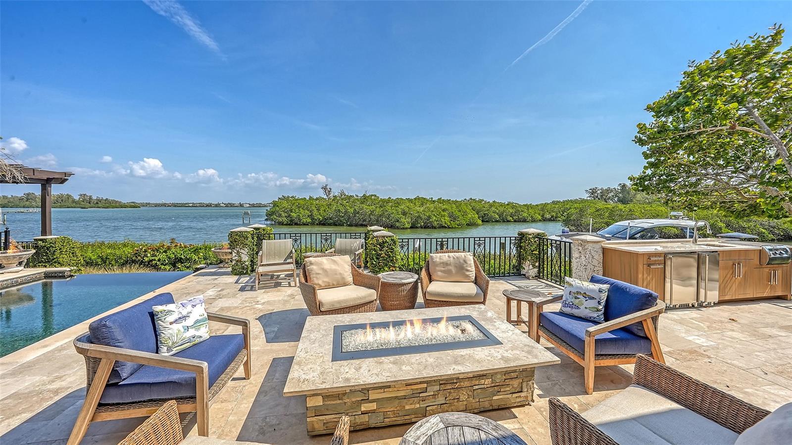 COCOANUT BAYOU - Residential