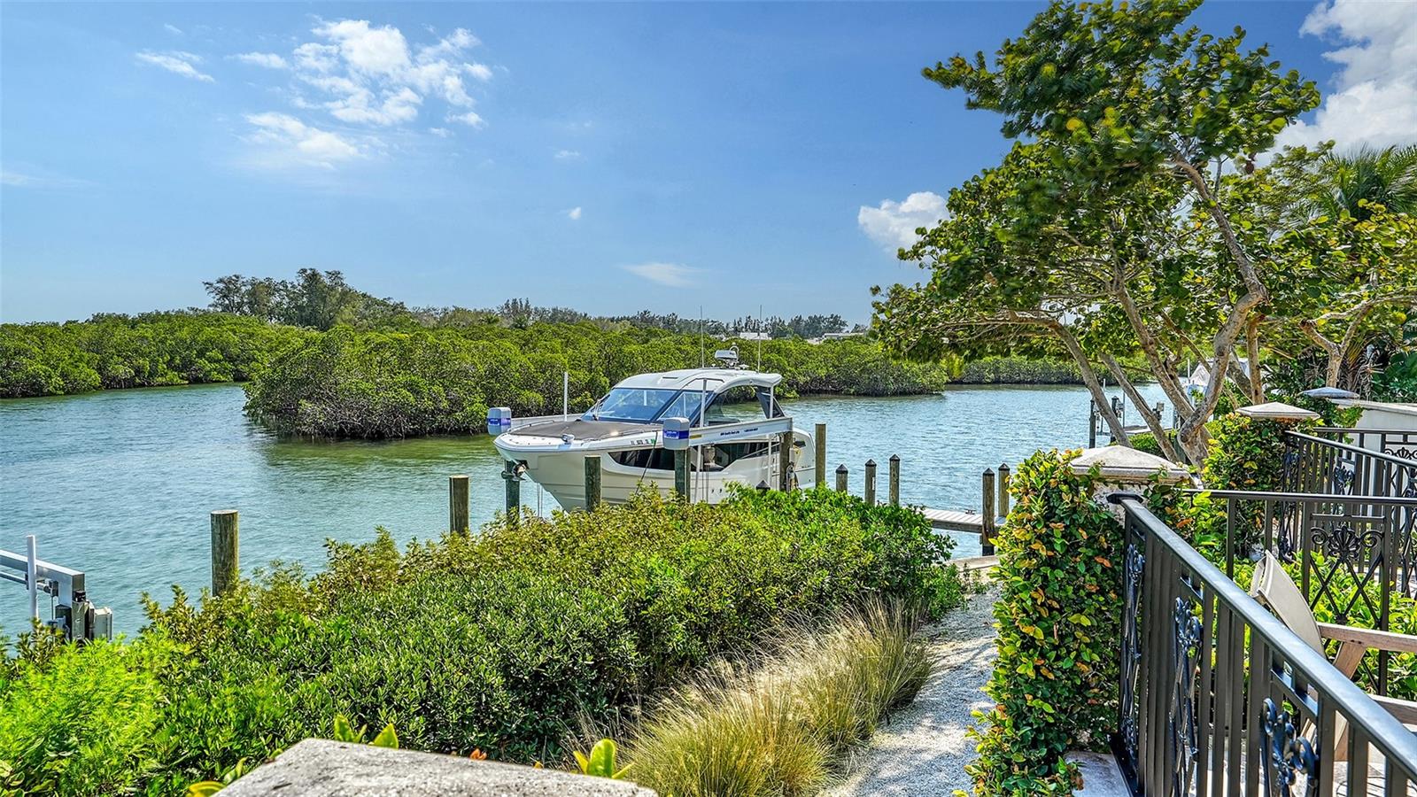 COCOANUT BAYOU - Residential