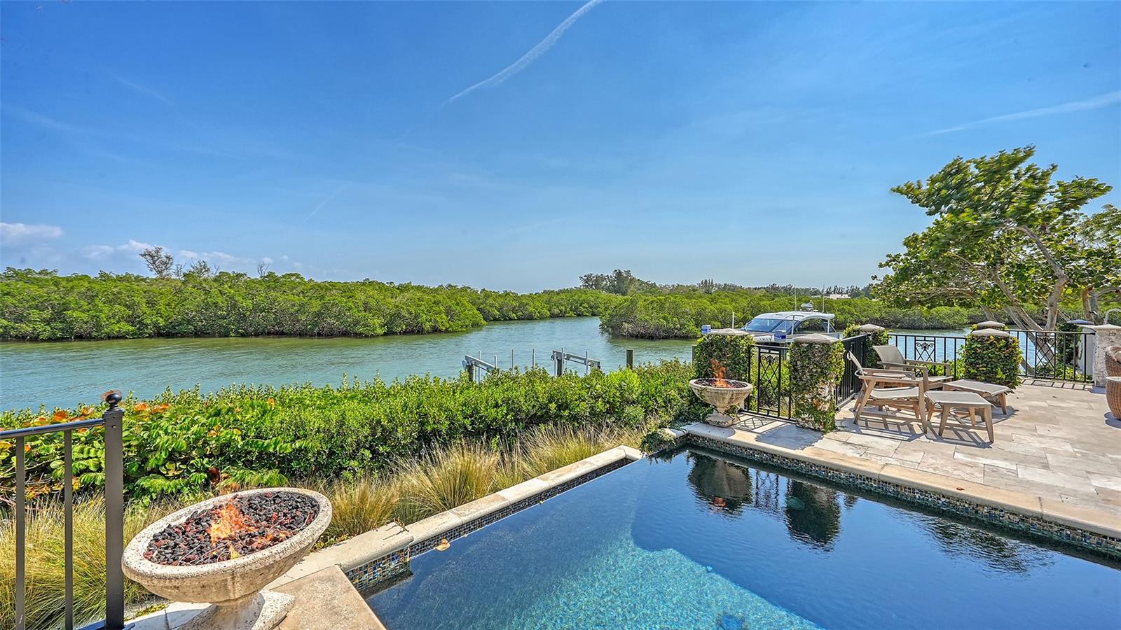 COCOANUT BAYOU - Residential