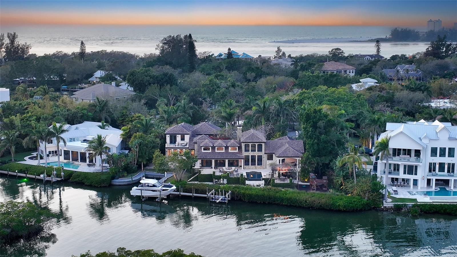 COCOANUT BAYOU - Residential