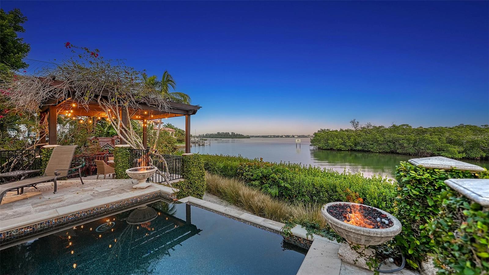 COCOANUT BAYOU - Residential