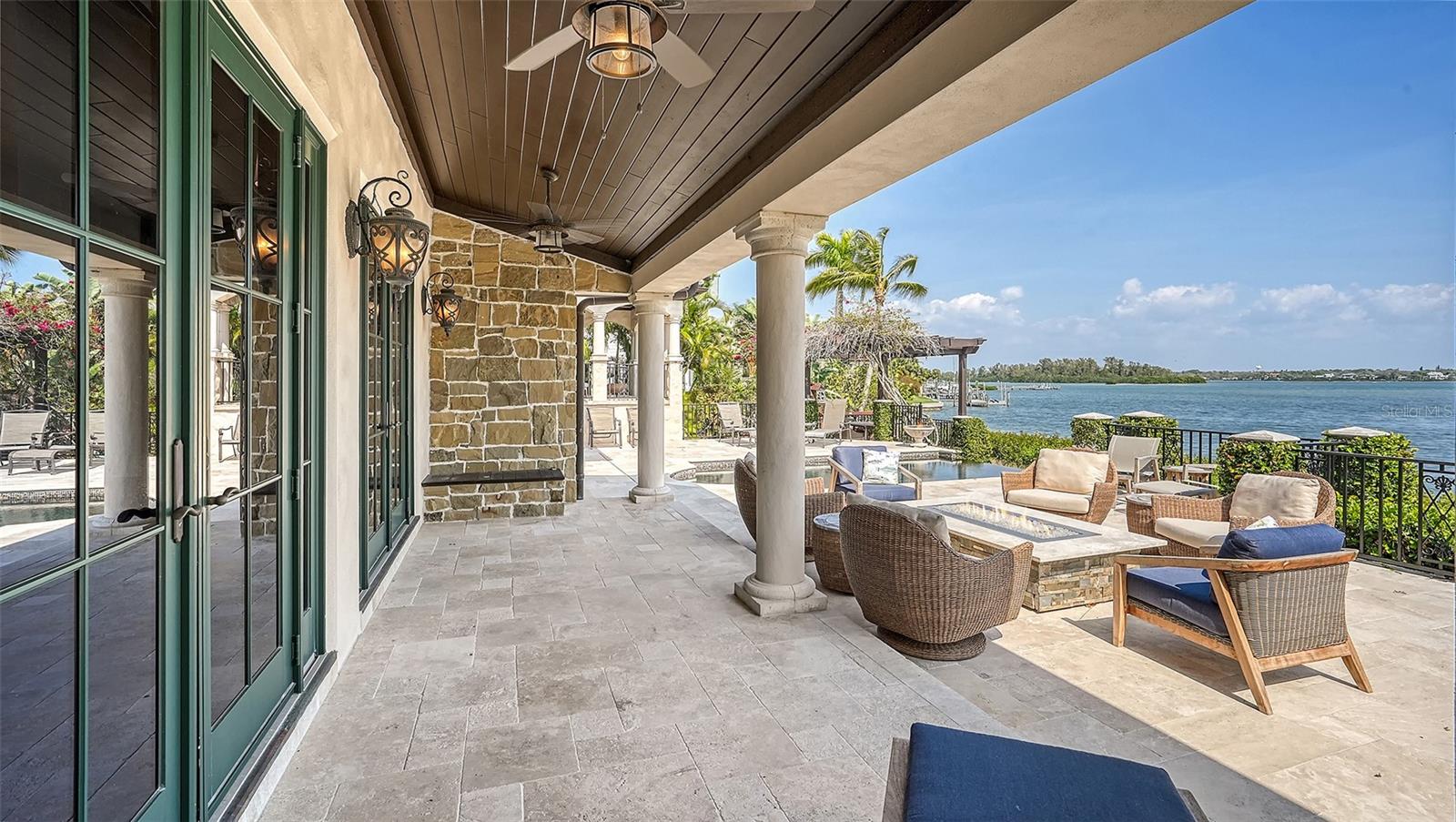 COCOANUT BAYOU - Residential