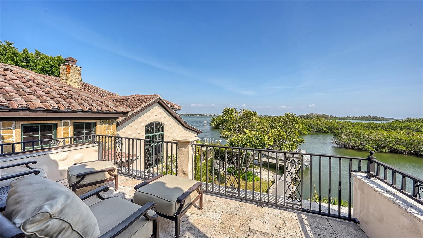 COCOANUT BAYOU - Residential