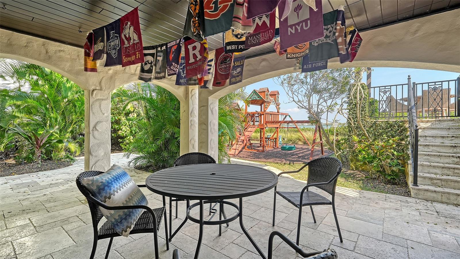 COCOANUT BAYOU - Residential