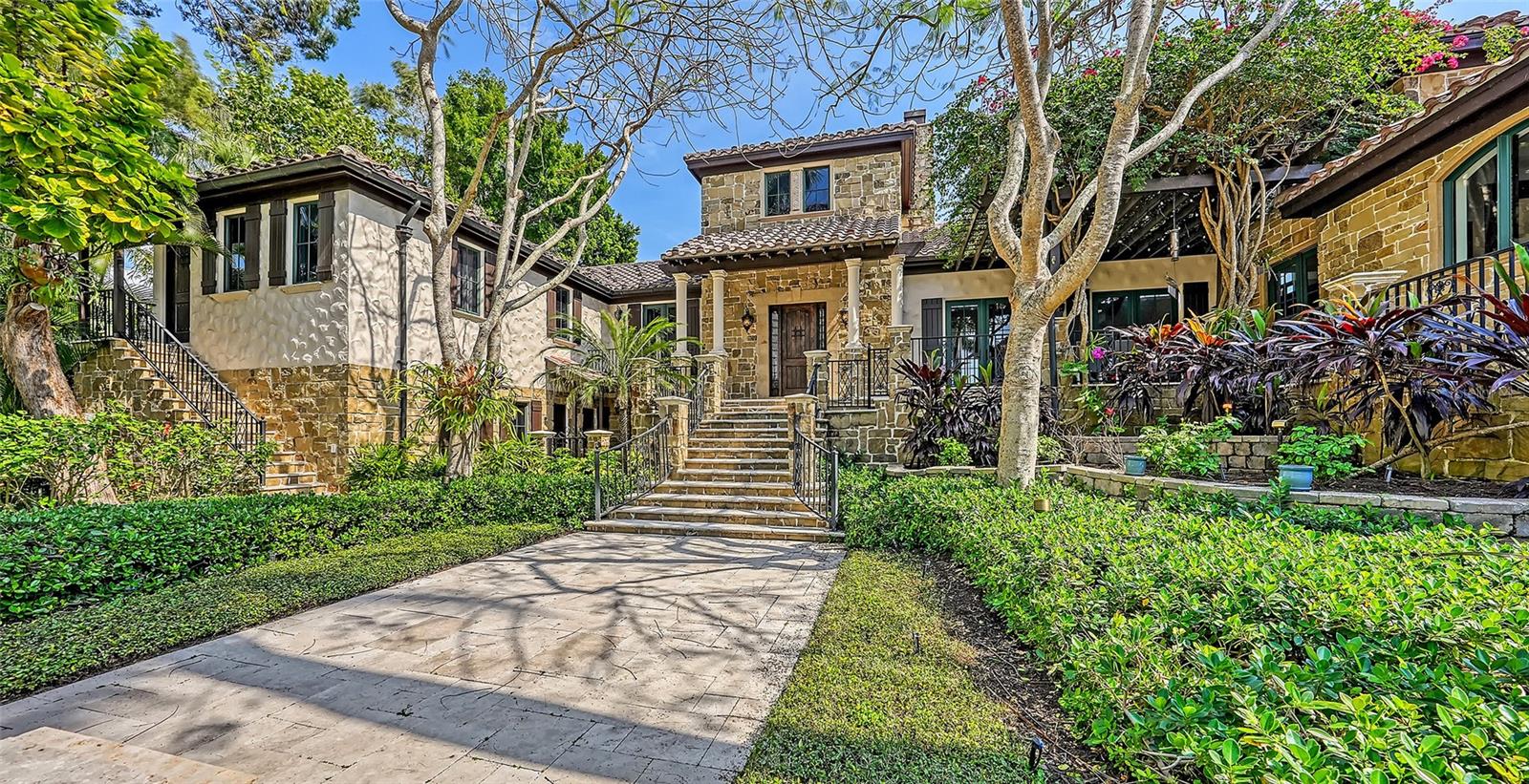 COCOANUT BAYOU - Residential