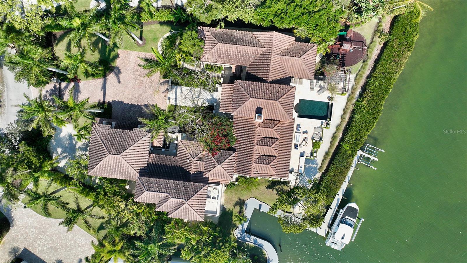 COCOANUT BAYOU - Residential