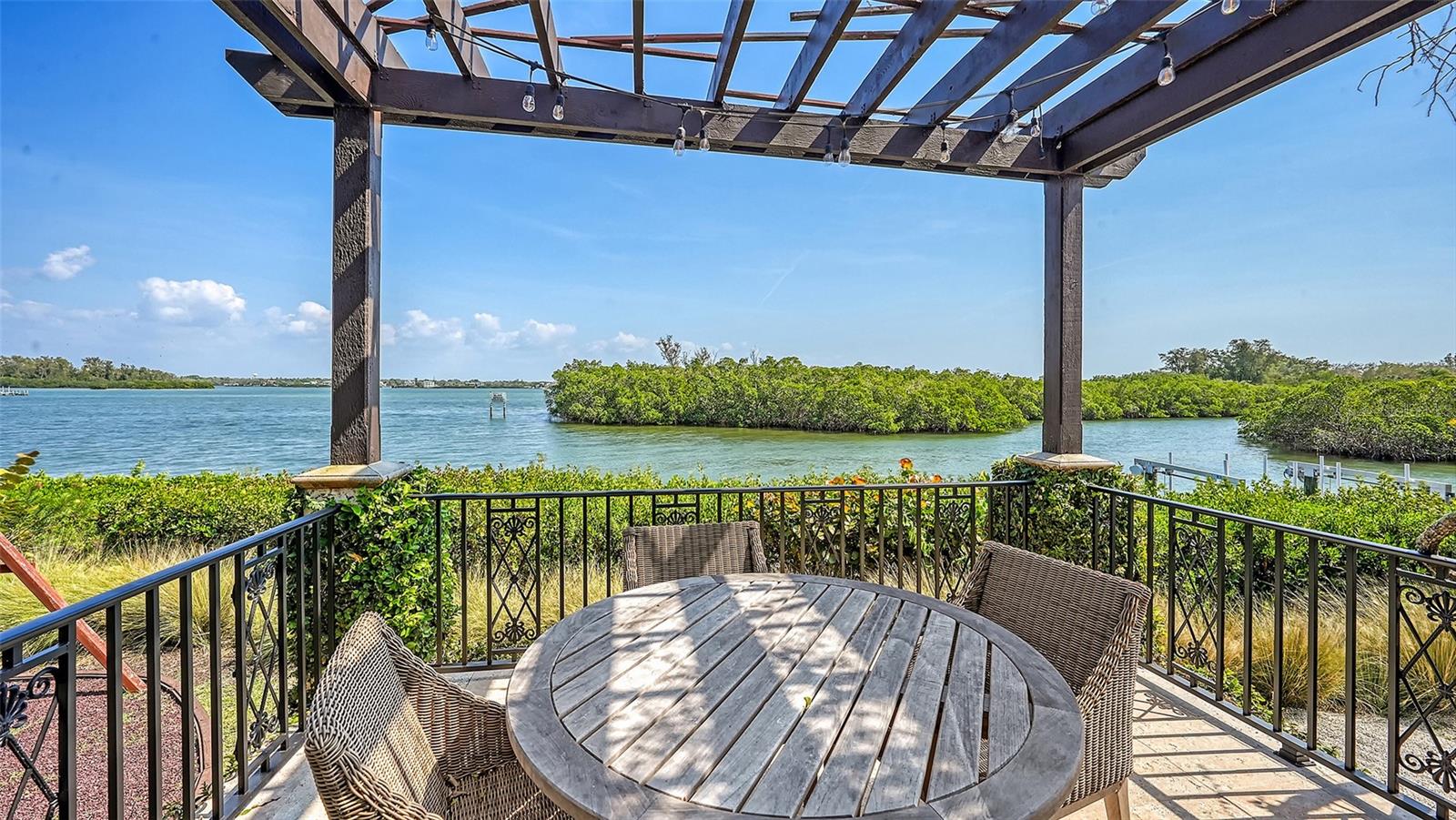 COCOANUT BAYOU - Residential