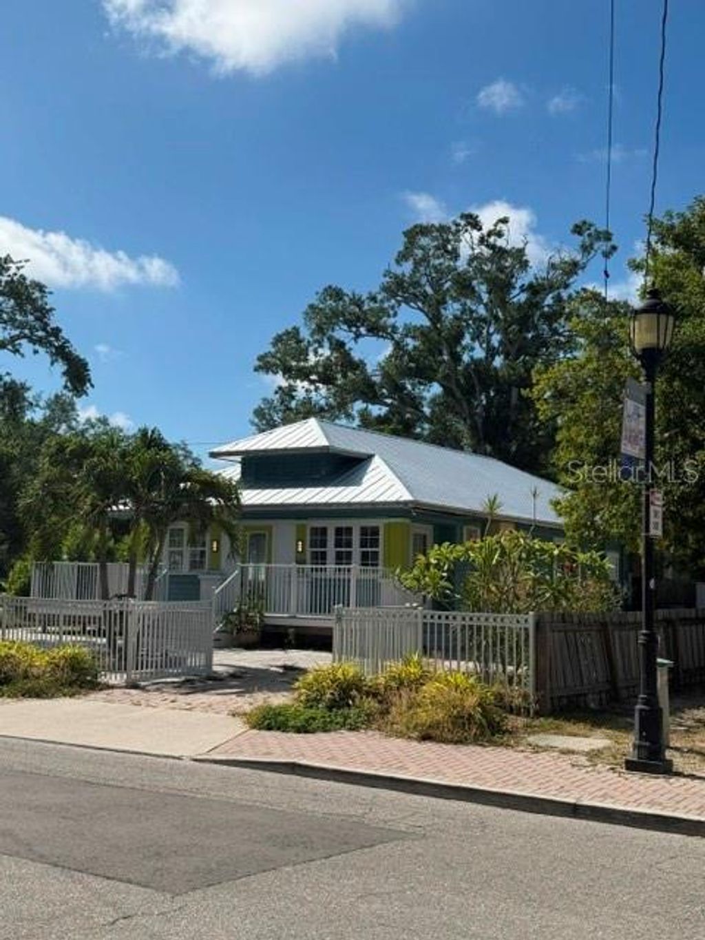 Photo of 1207 13th Avenue W, Bradenton, FL 34205 (MLS # A4688190)