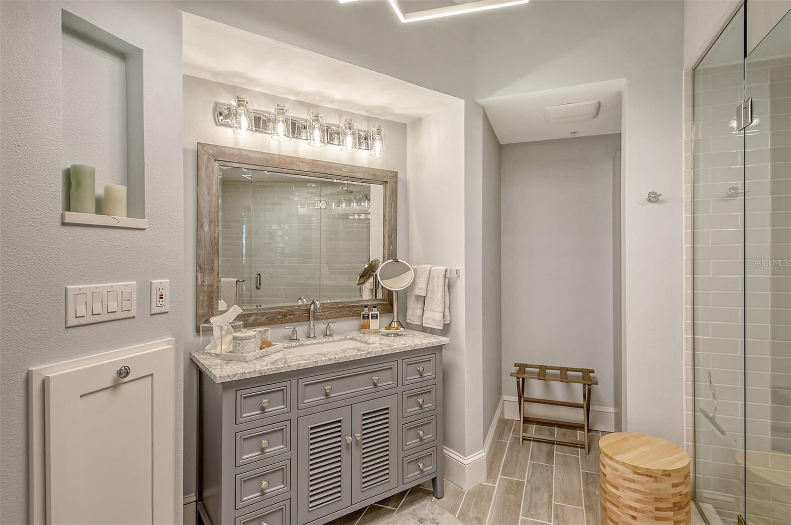 GRAND BAY 4 - Residential