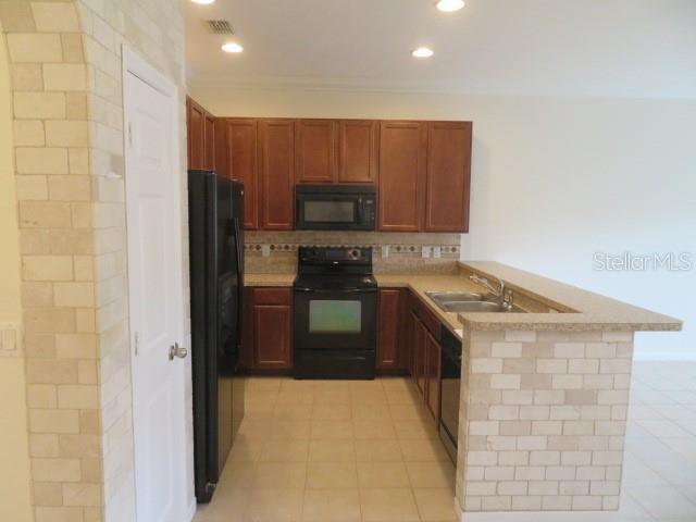 HERITAGE COMMONS - Residential Lease