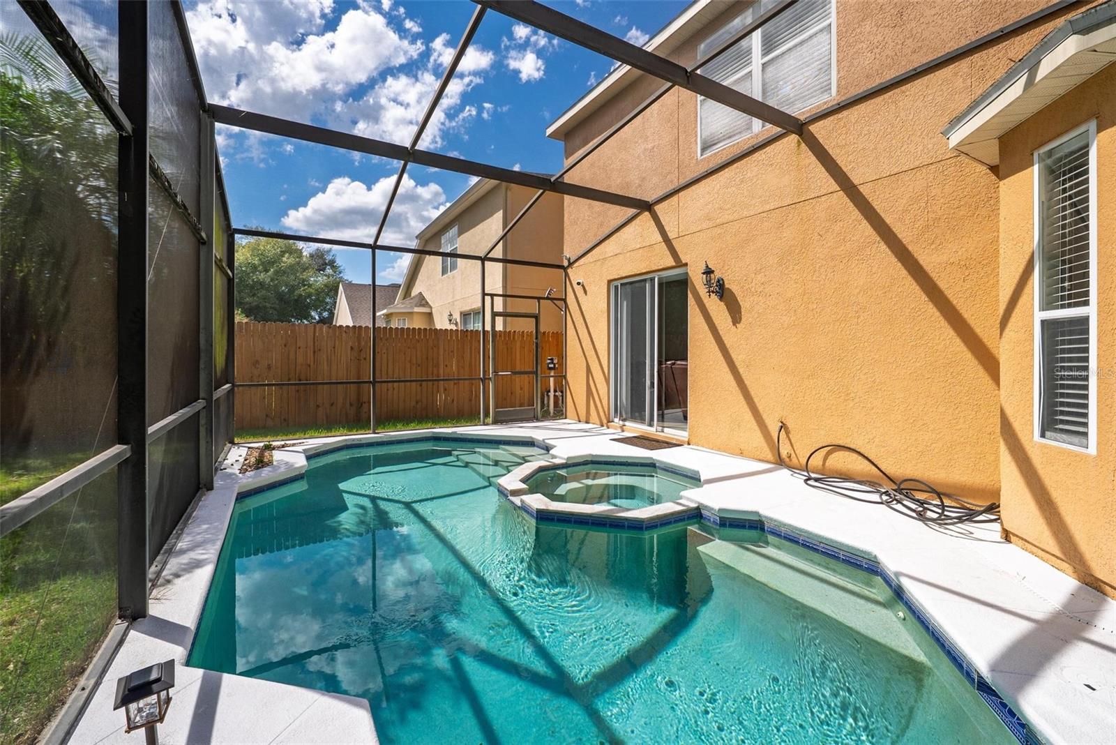 CAMERON GROVE - Residential