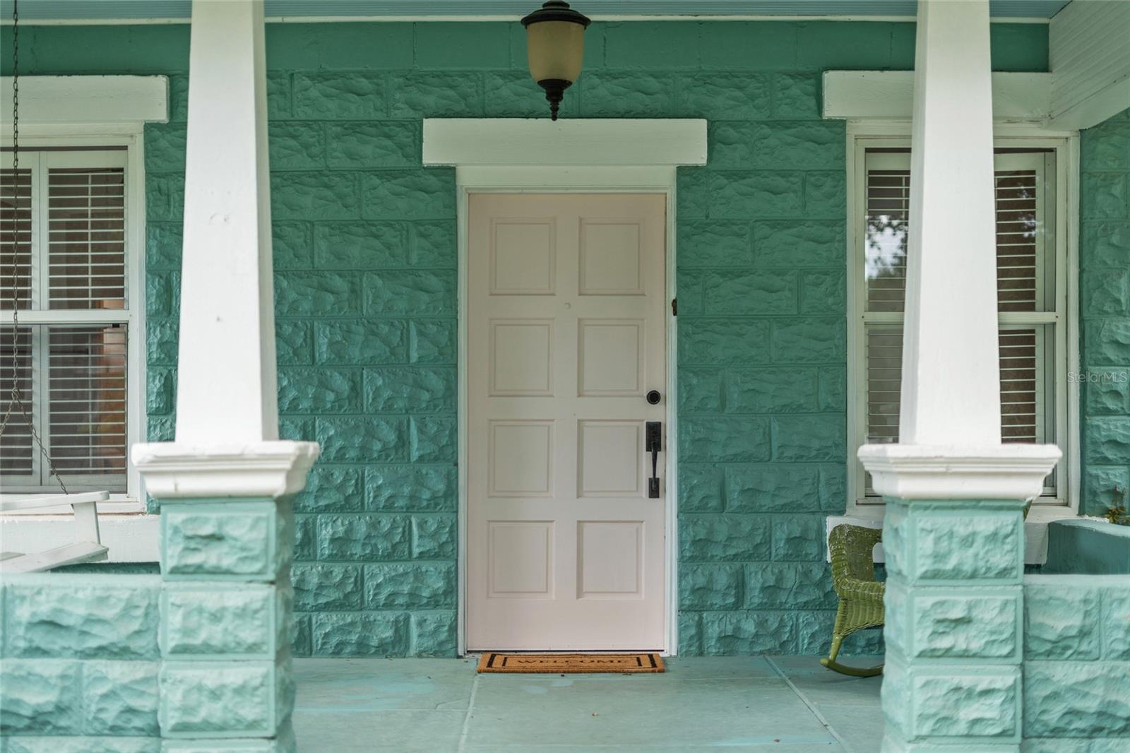 121 W OAKLAND AVENUE