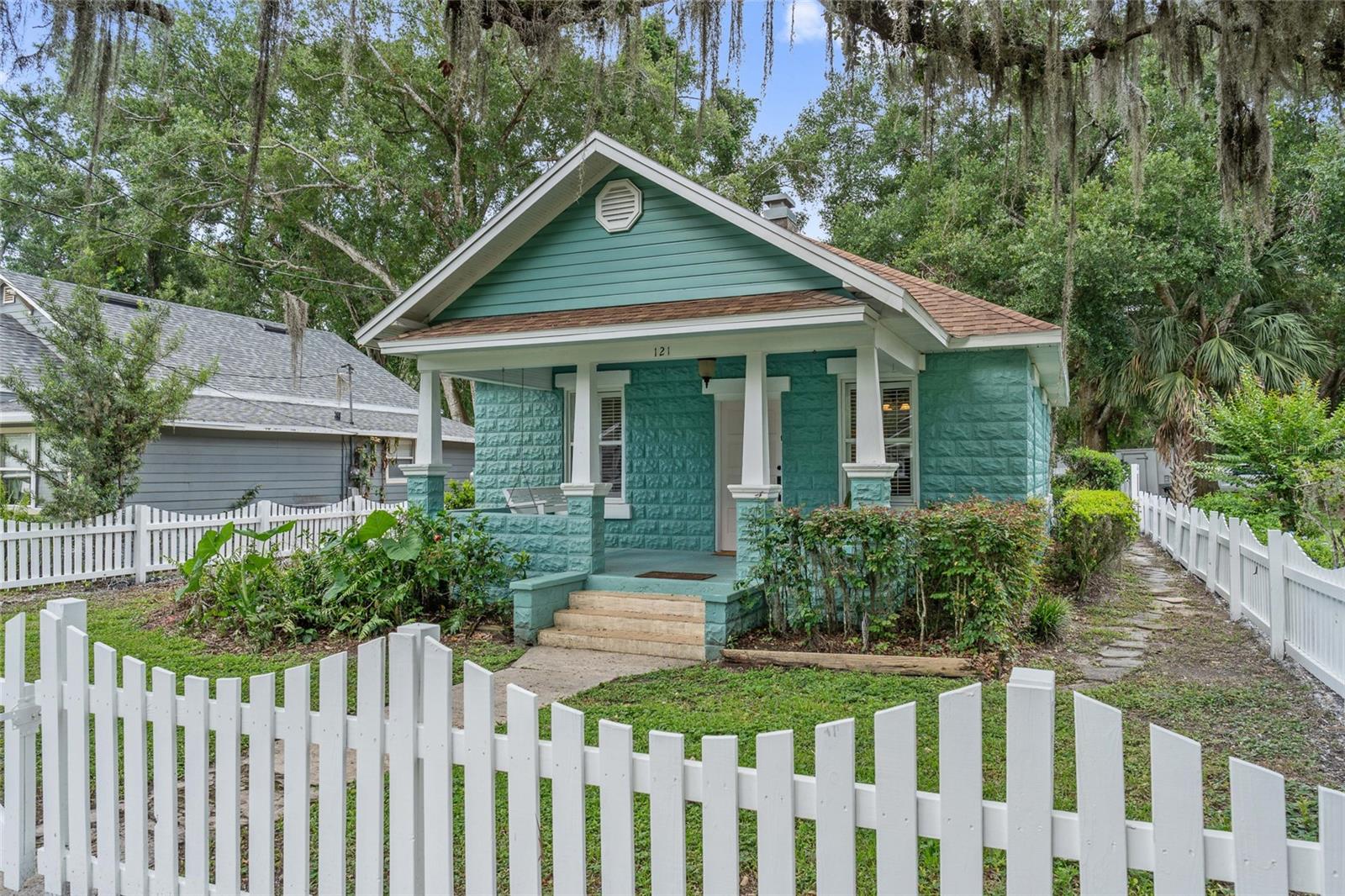 121 W OAKLAND AVENUE