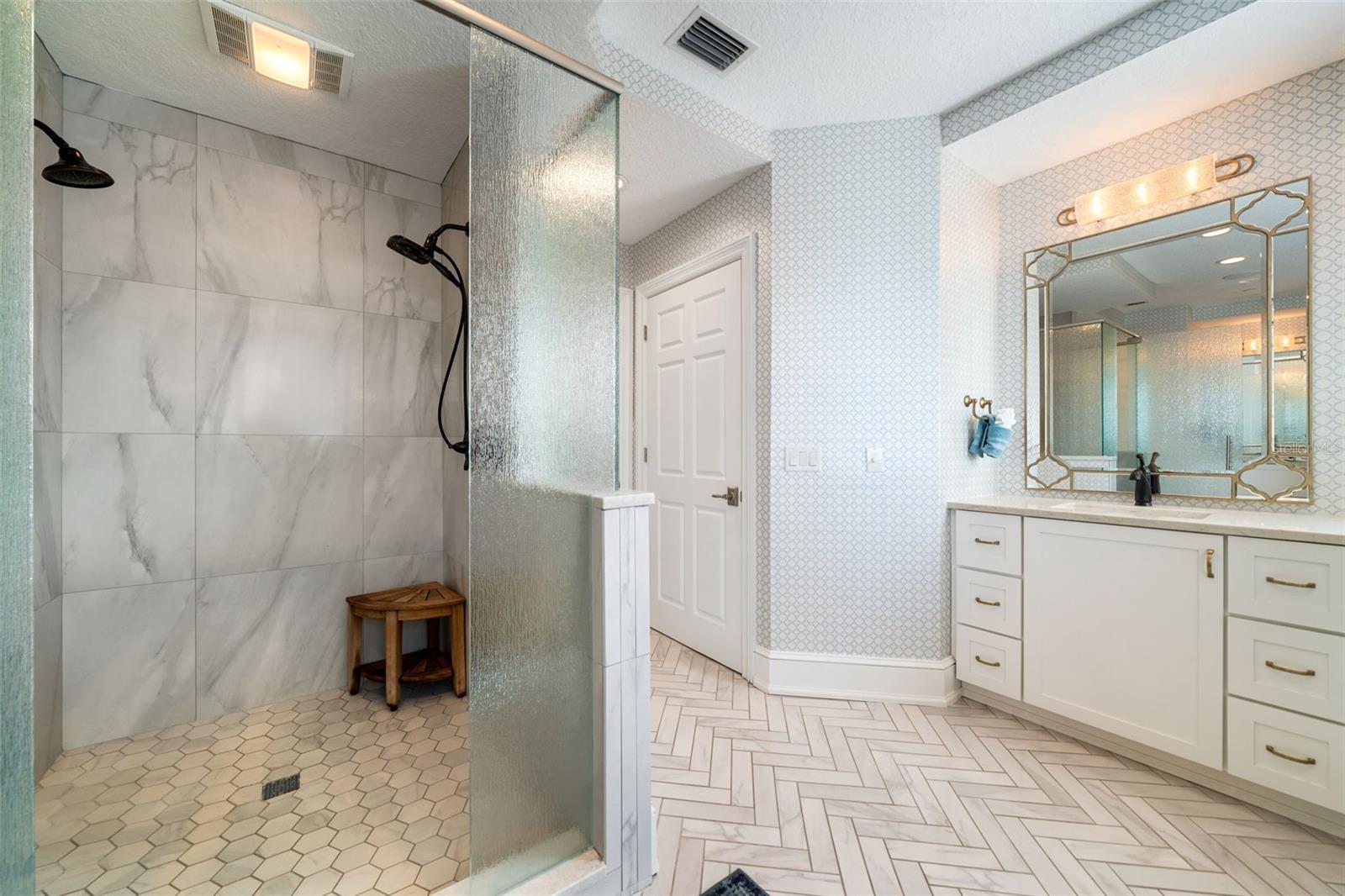 VINOY PLACE CONDO - Residential