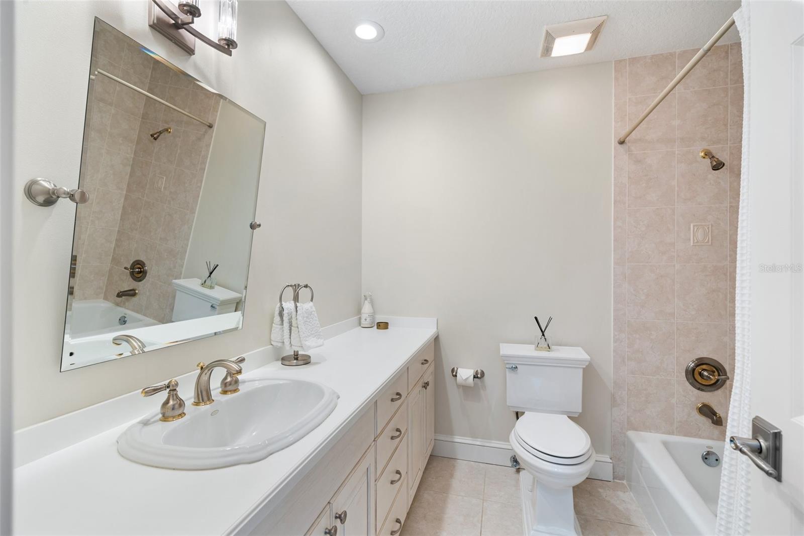 VINOY PLACE CONDO - Residential