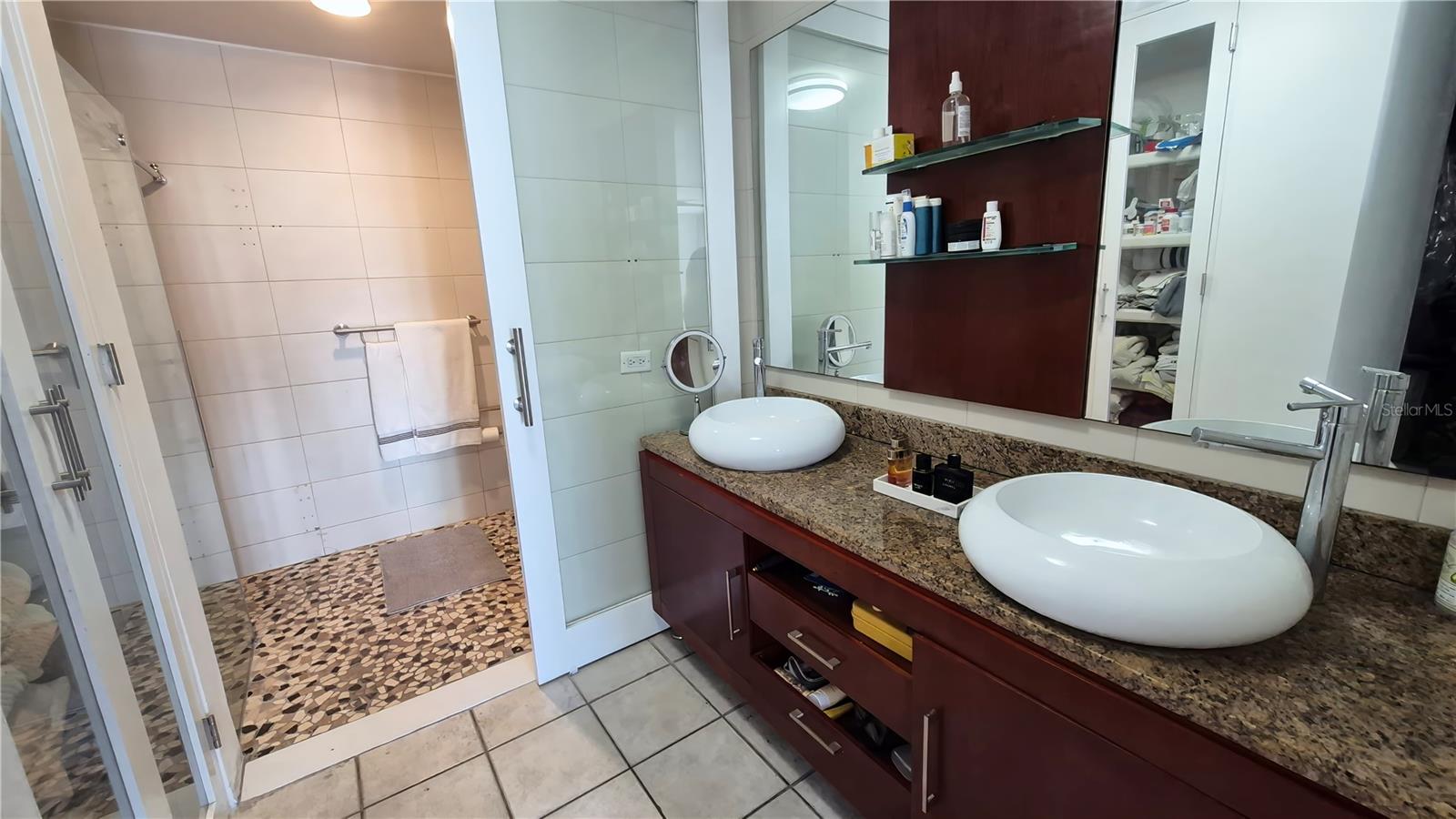 REINA DE CASTILLA - Residential