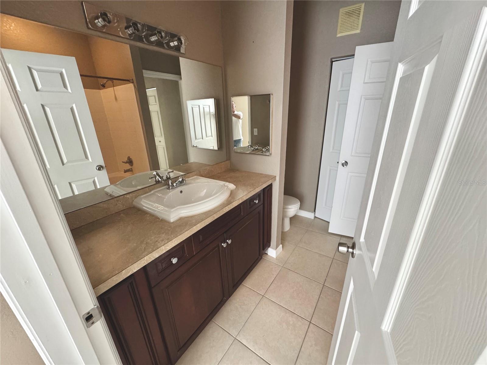 CENTRAL PK/LEE VISTA - Residential