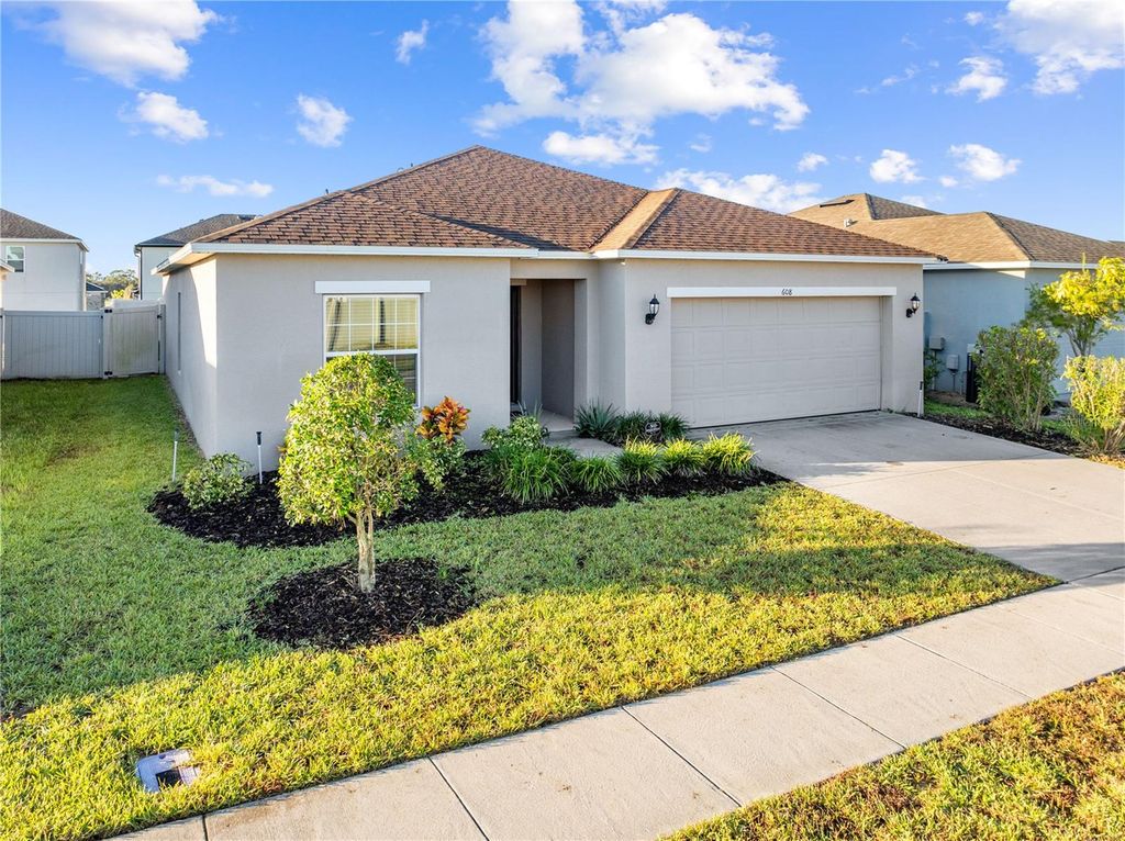 Photo of 608 Meadow Bend Drive, Davenport, FL 33837 (MLS # O6346994)