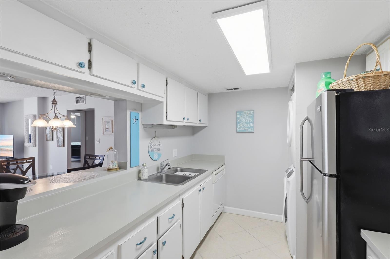 EAST WIND SOUTH & NORTH - Residential