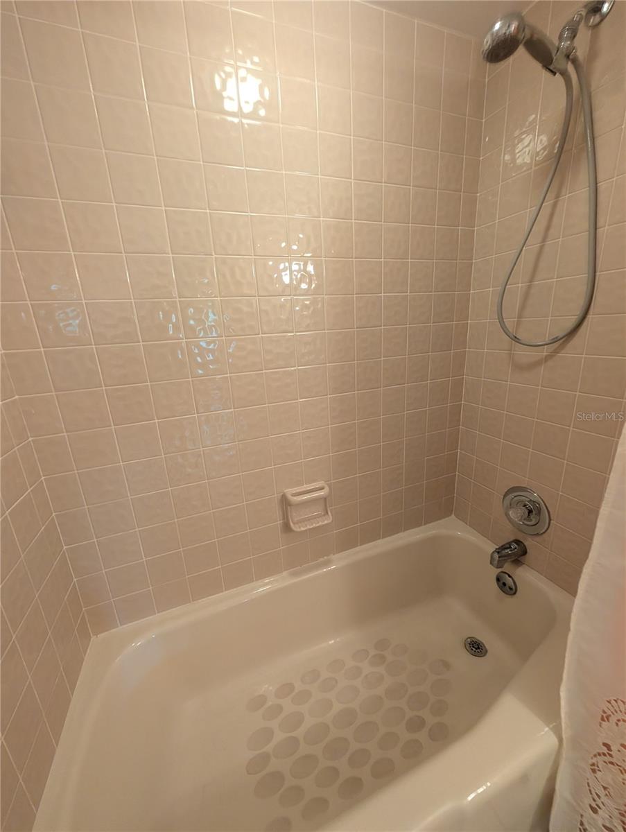 HARSHAW LAKE PARK CONDO - Residential