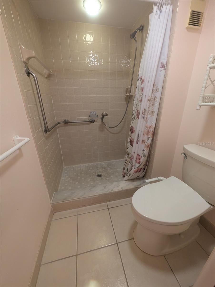 HARSHAW LAKE PARK CONDO - Residential