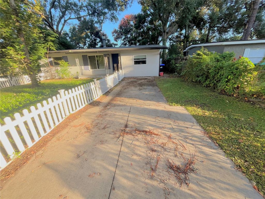 Photo of 2611 Pembrook Drive, Orlando, FL 32810 (MLS # O6400141)