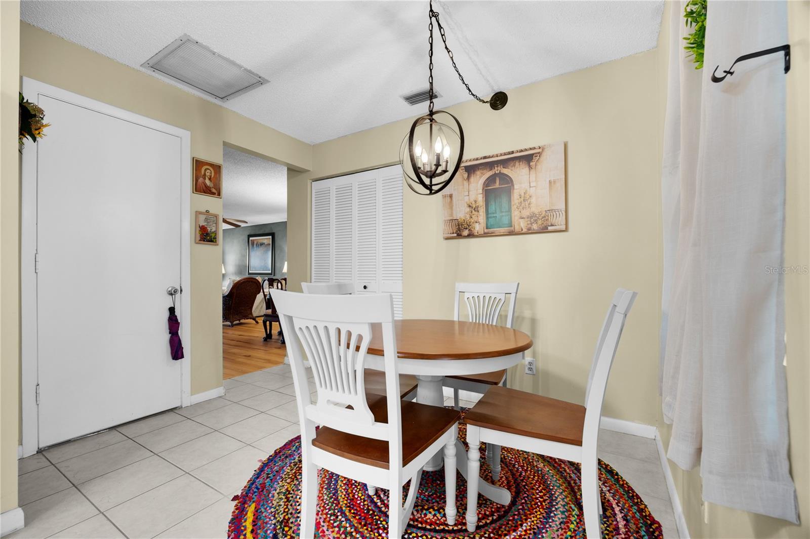 CIRCLE SQUARE WOODS - Residential