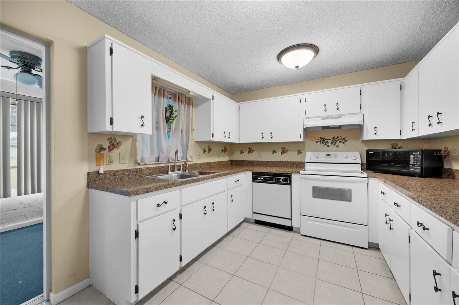 CIRCLE SQUARE WOODS - Residential