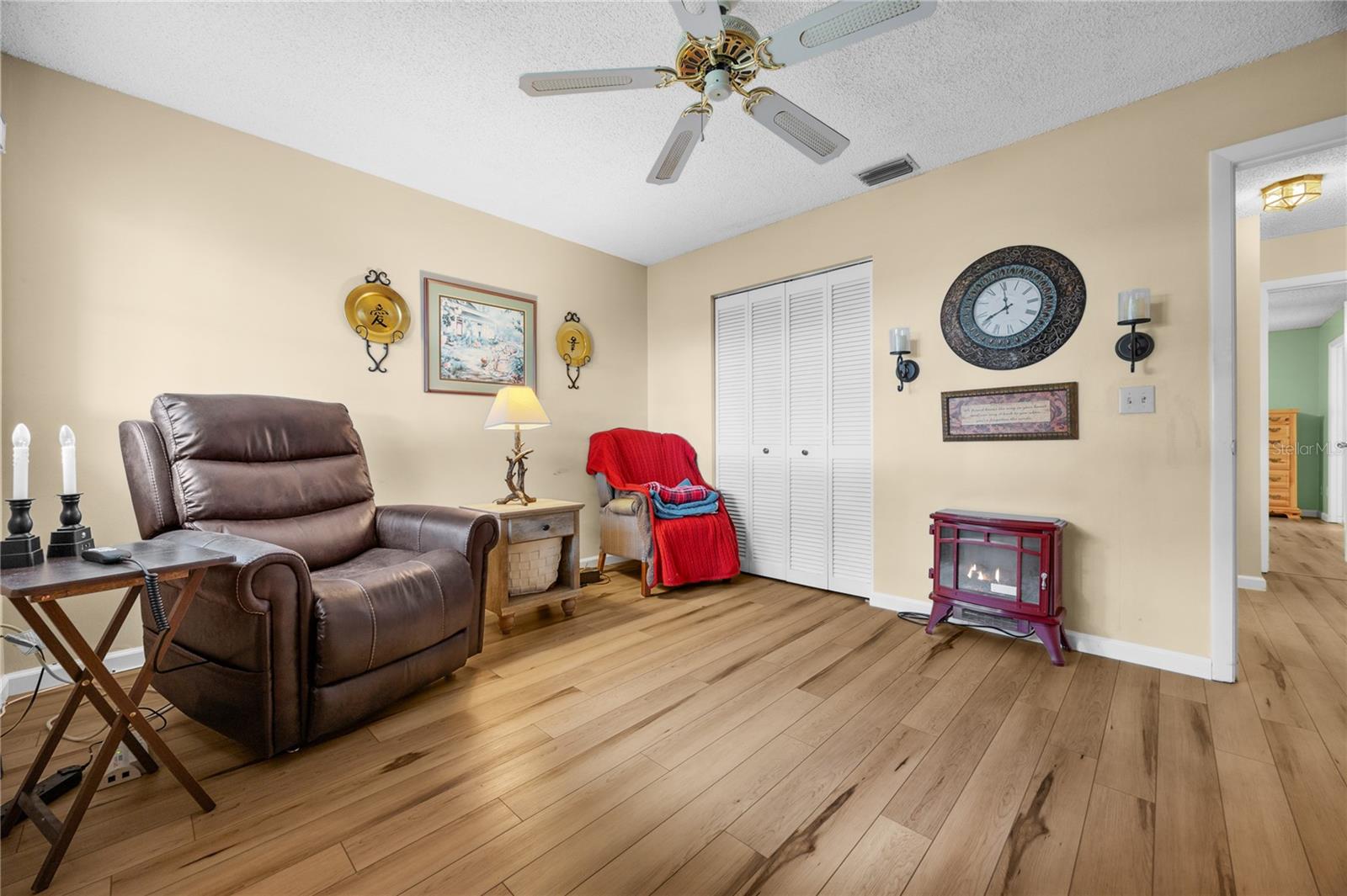 CIRCLE SQUARE WOODS - Residential