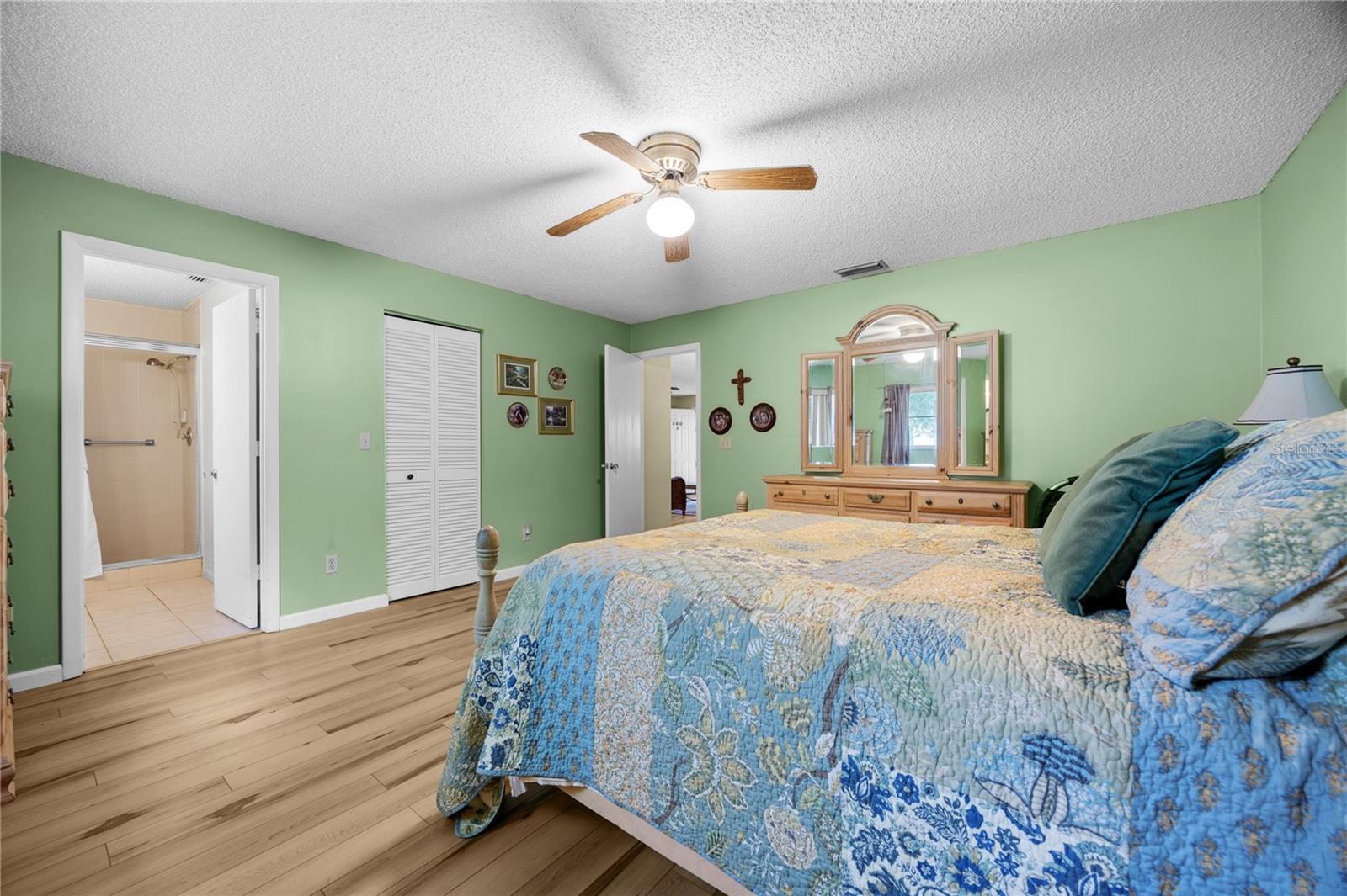 CIRCLE SQUARE WOODS - Residential