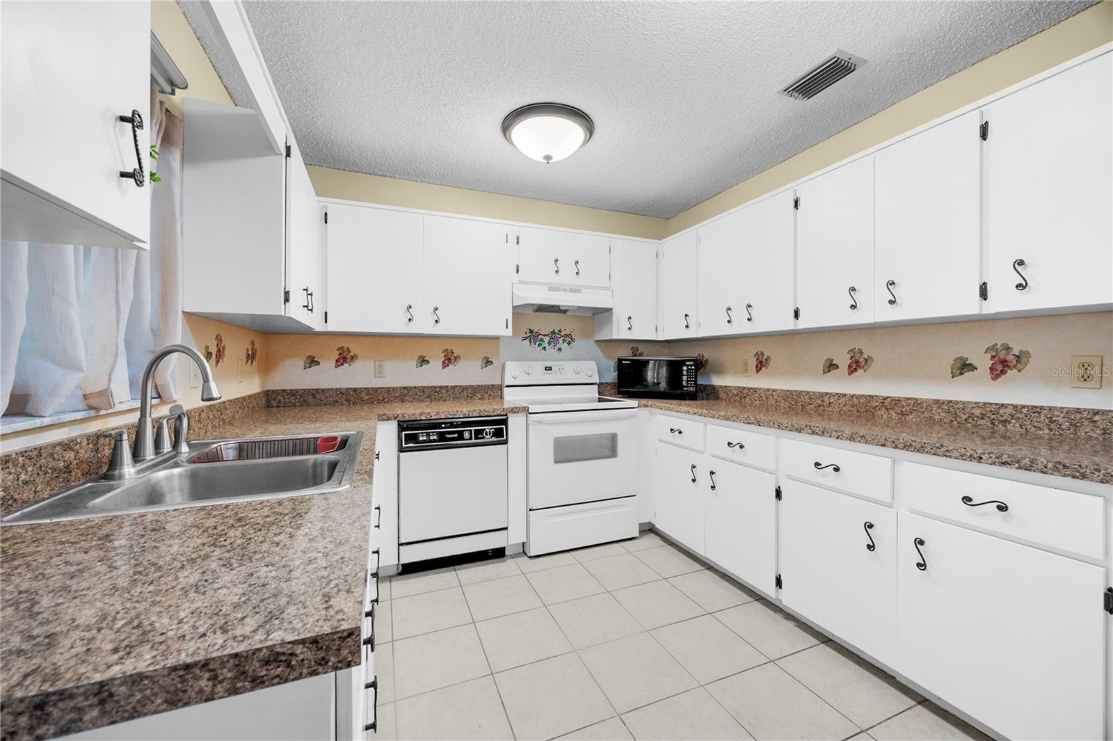 CIRCLE SQUARE WOODS - Residential