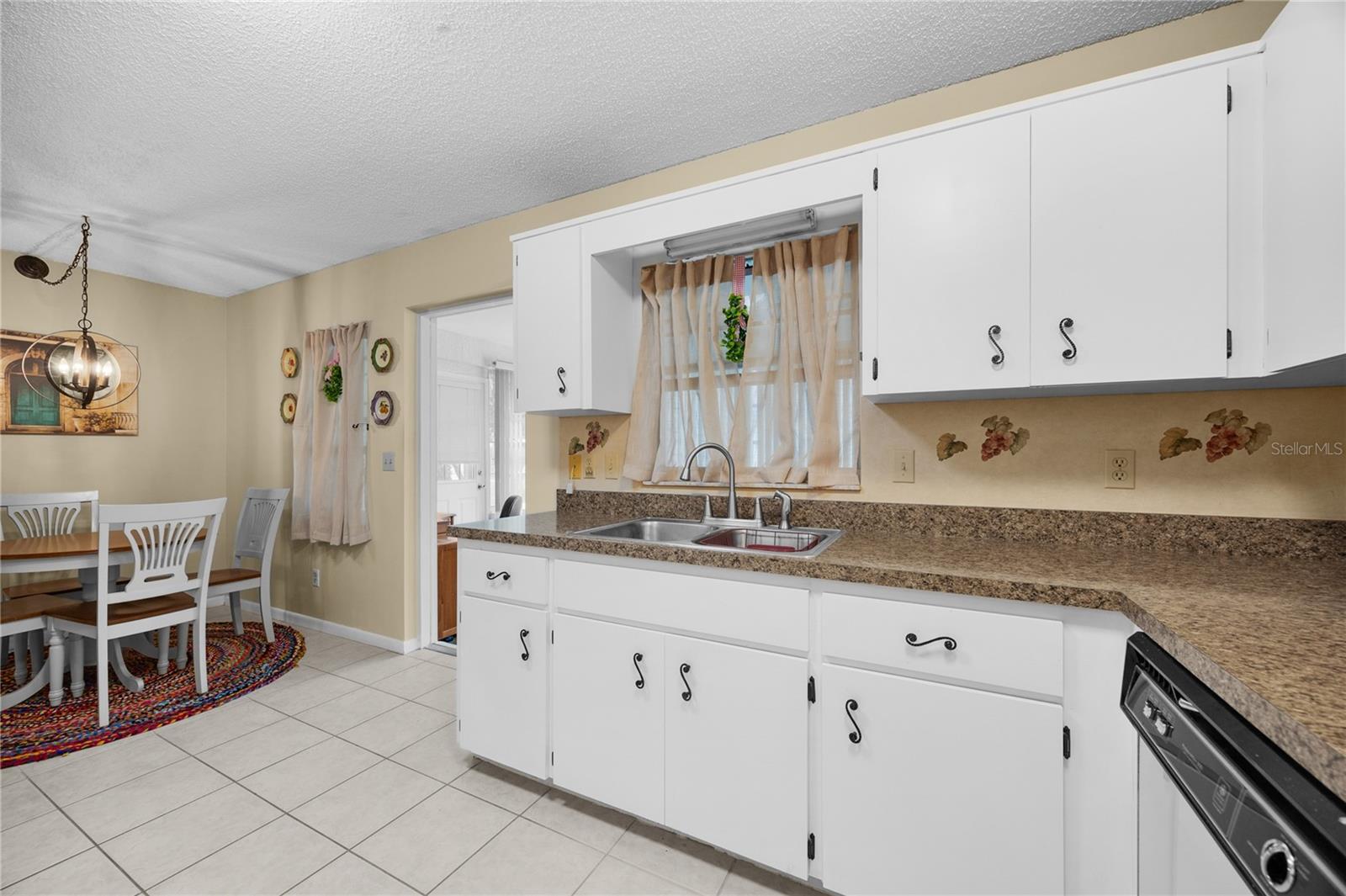 CIRCLE SQUARE WOODS - Residential