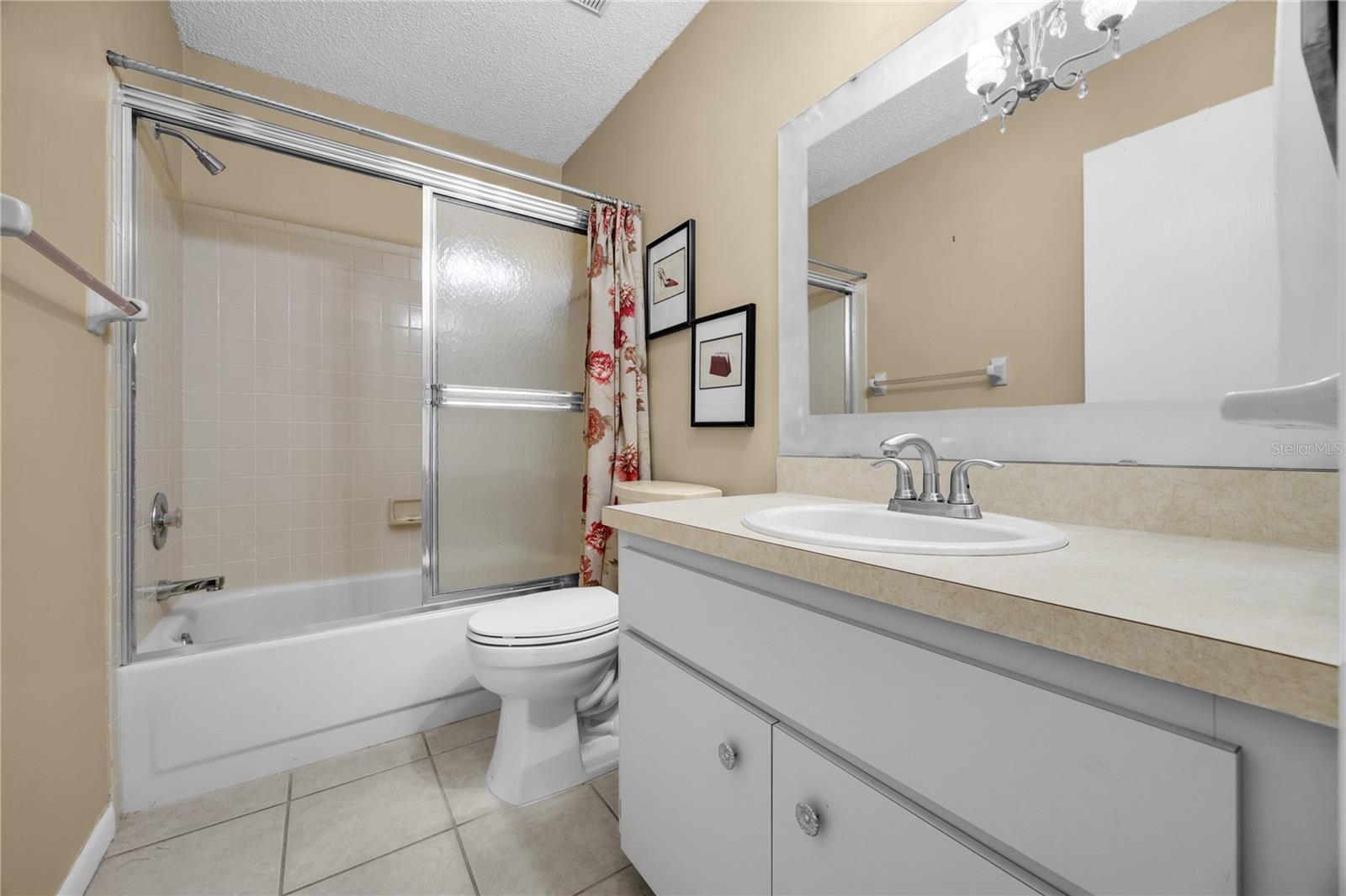 CIRCLE SQUARE WOODS - Residential