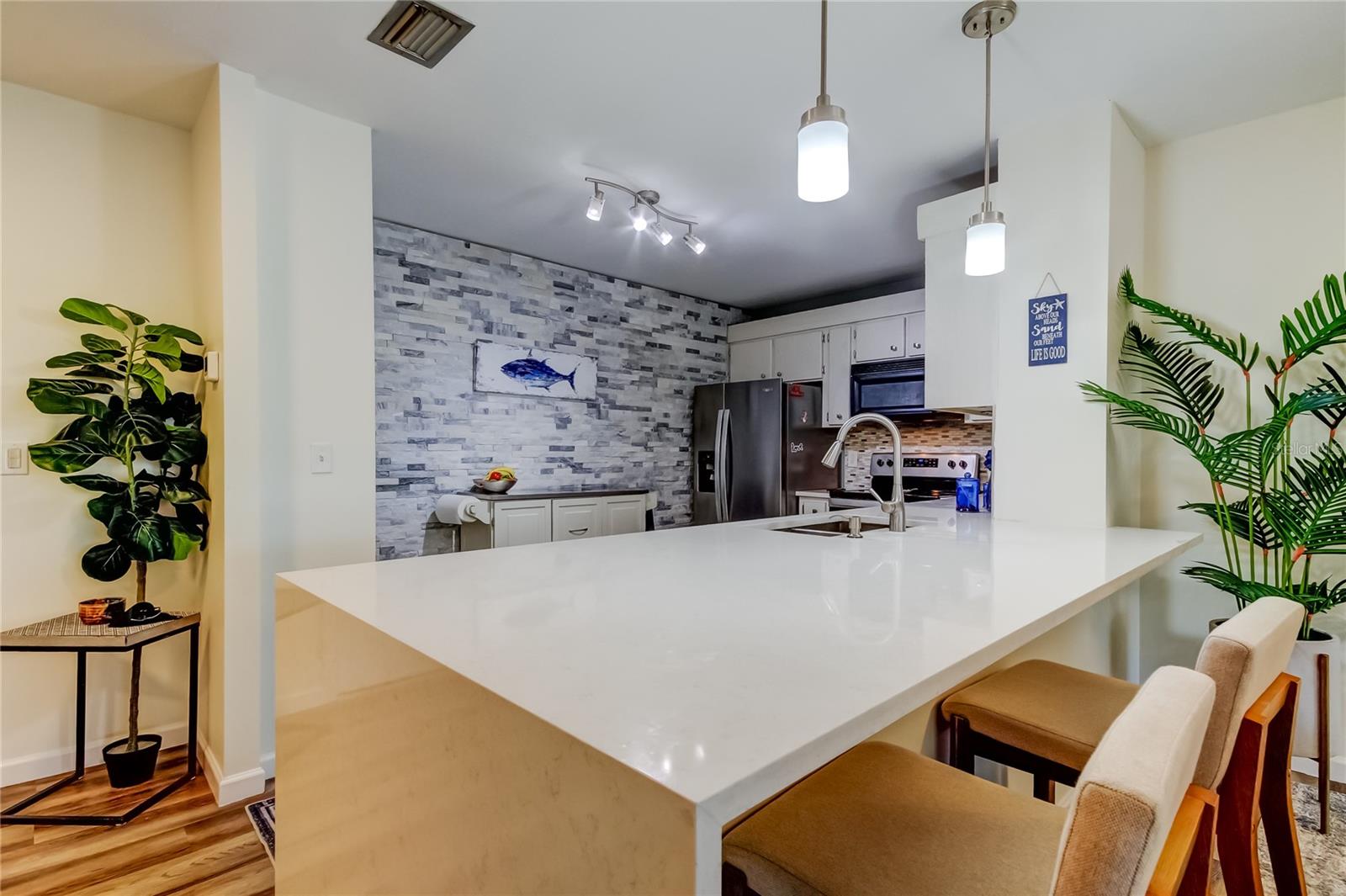100 BLUFF VIEW DRIVE 208A