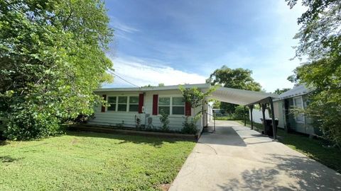 Photo of 4713 Thorpe Avenue, Orlando, FL 32804 (MLS # O6399126)