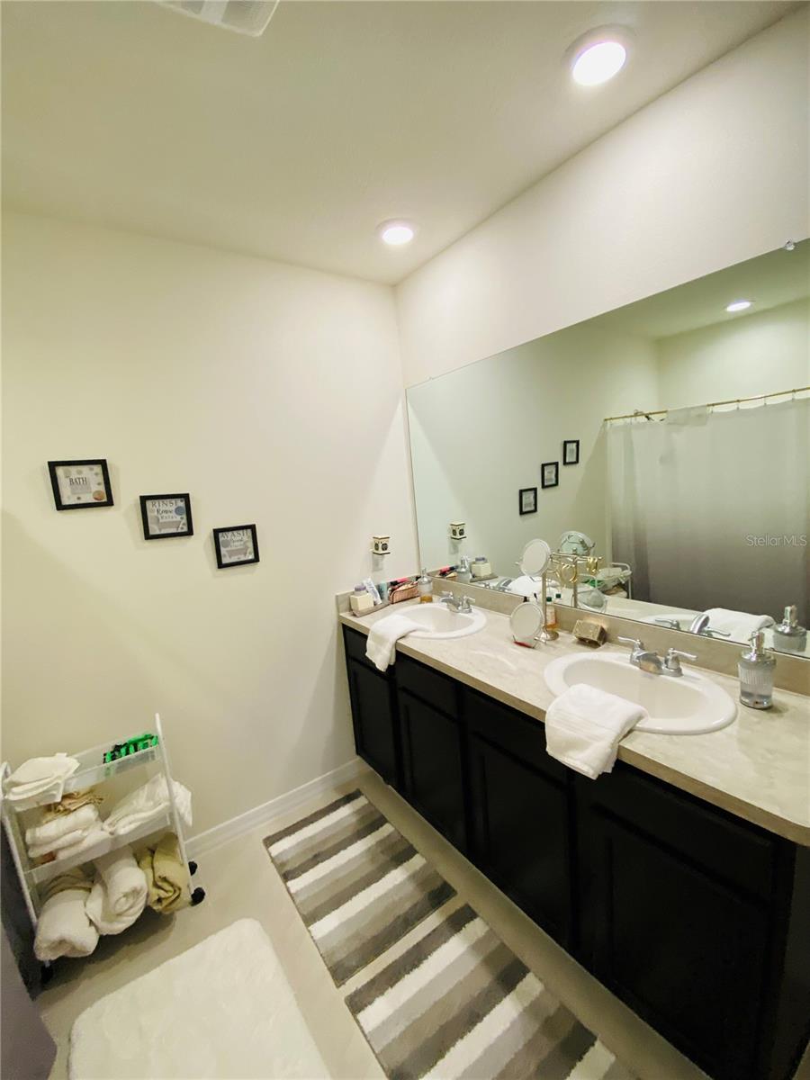 LAKESIDE LNDGS PH 3 - Residential Lease