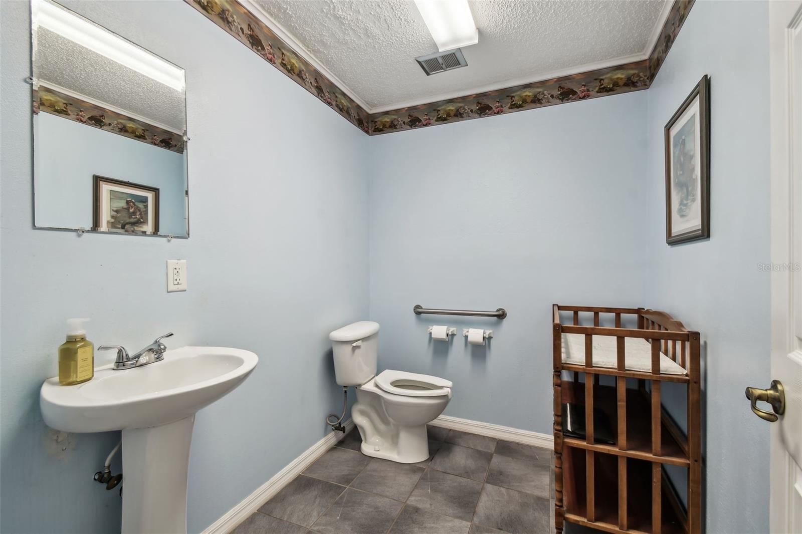 GOLDEN ACRES - Commercial Sale