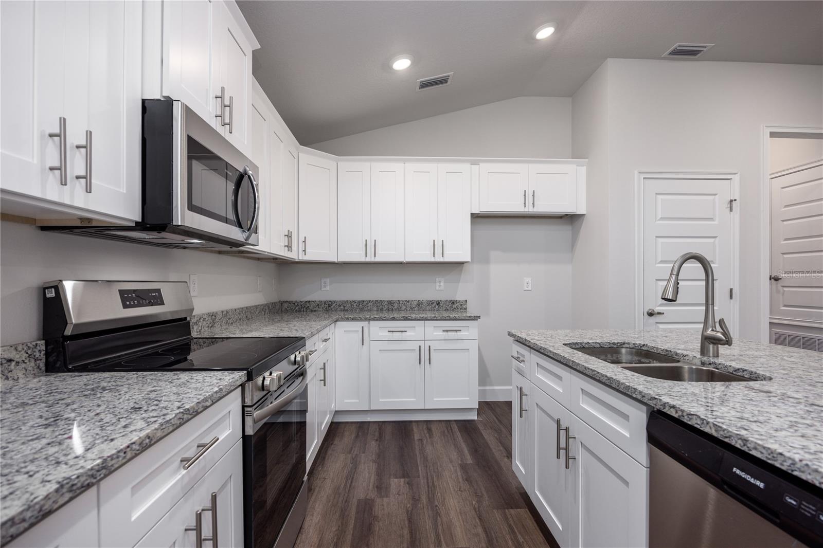 COUNTRY WAY SOUTH-PHASE 2 - Residential