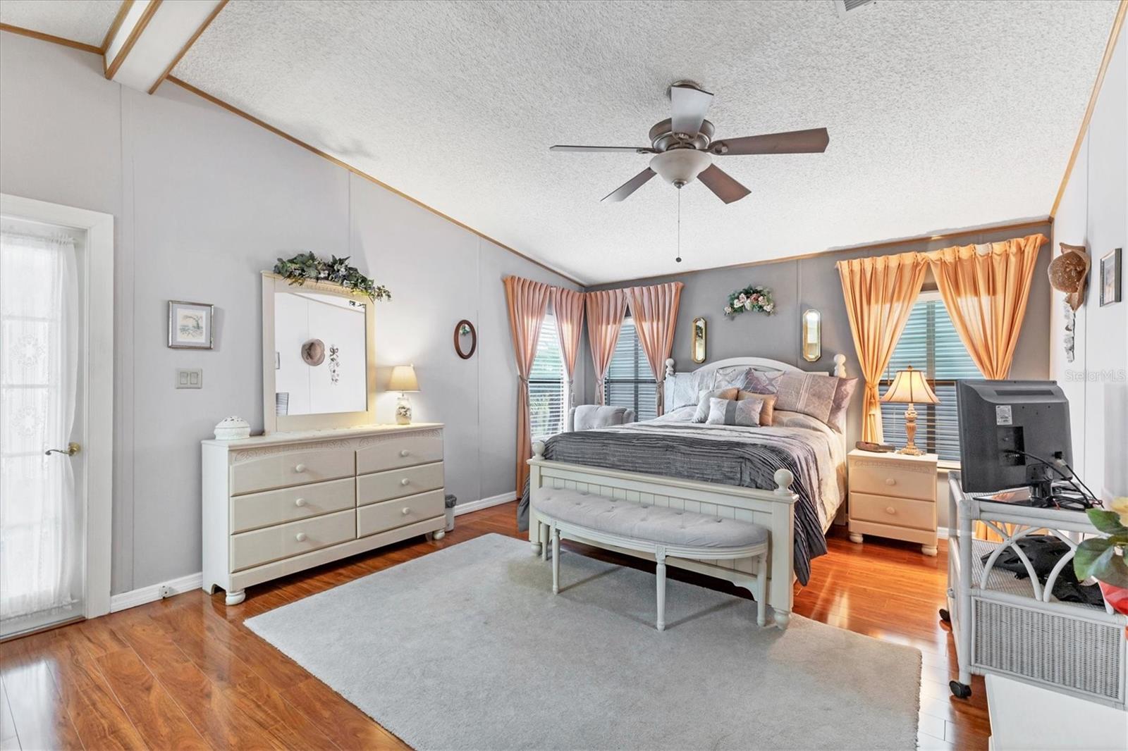 TANGERINE WOODS - Residential