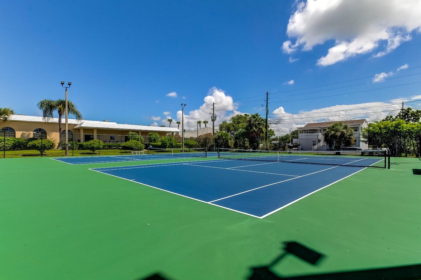 SILVER SANDS BEACH & RACQUET CLUB - Residential