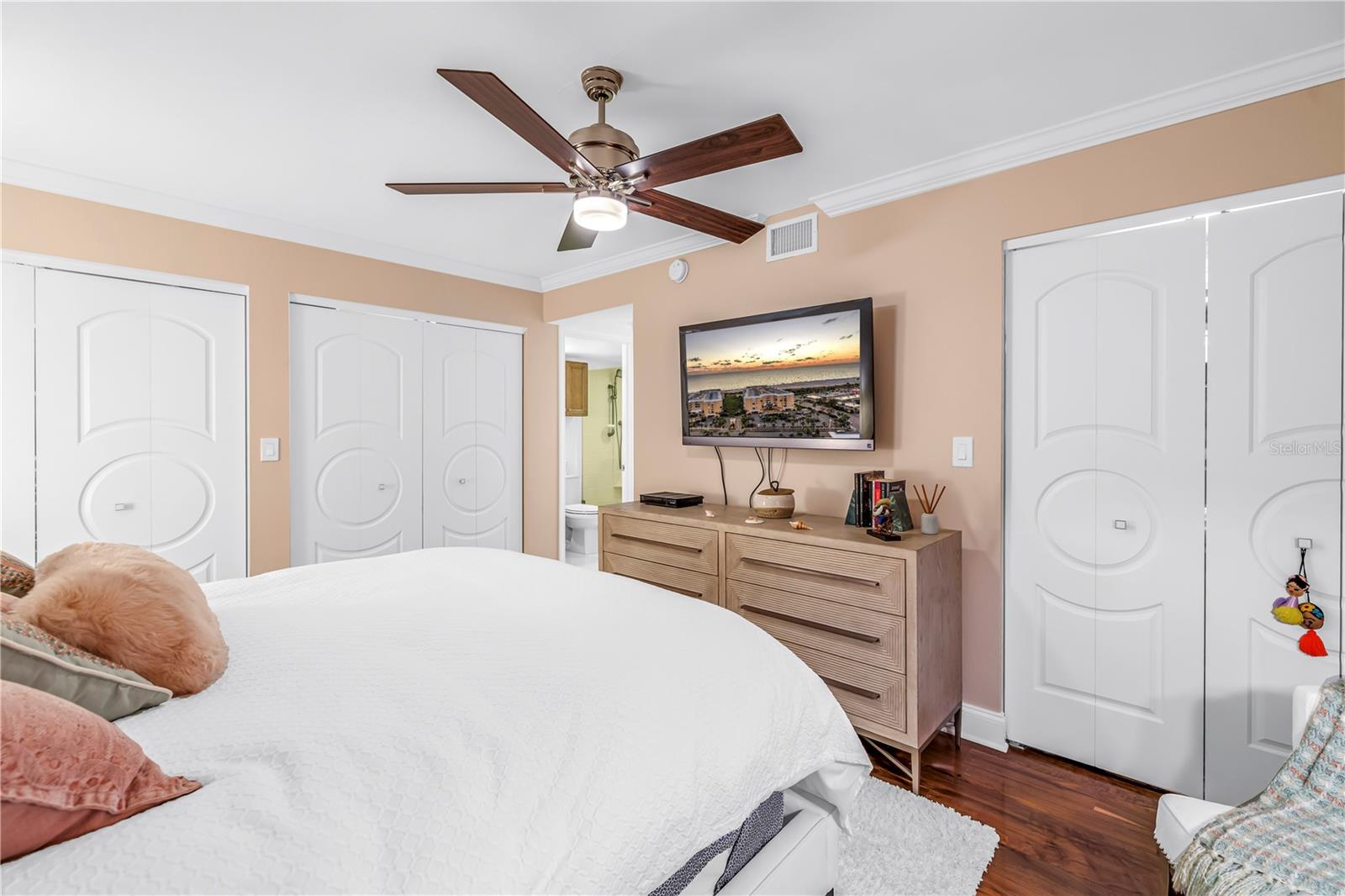 SILVER SANDS BEACH & RACQUET CLUB - Residential