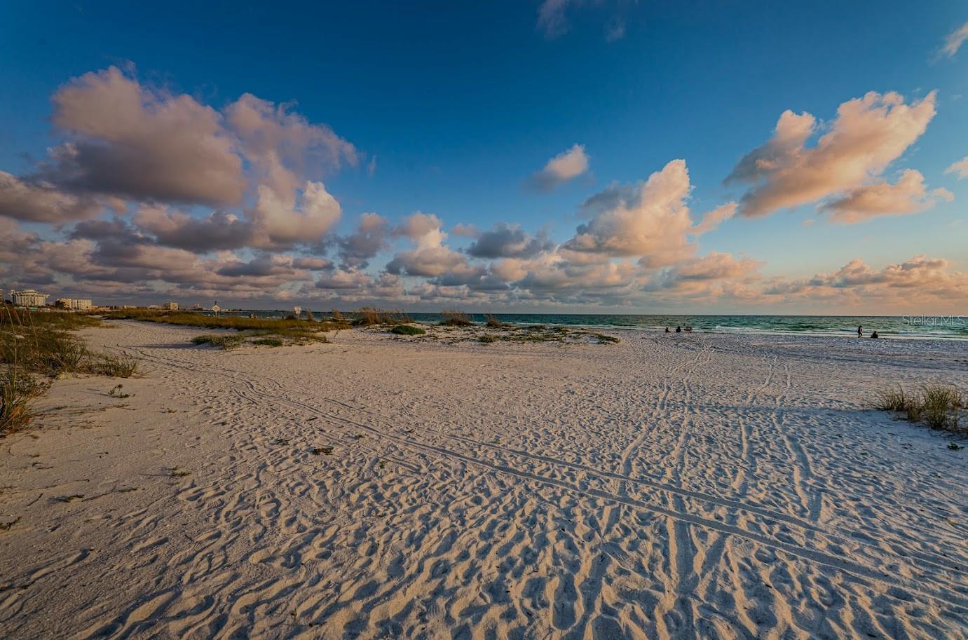 SILVER SANDS BEACH & RACQUET CLUB - Residential