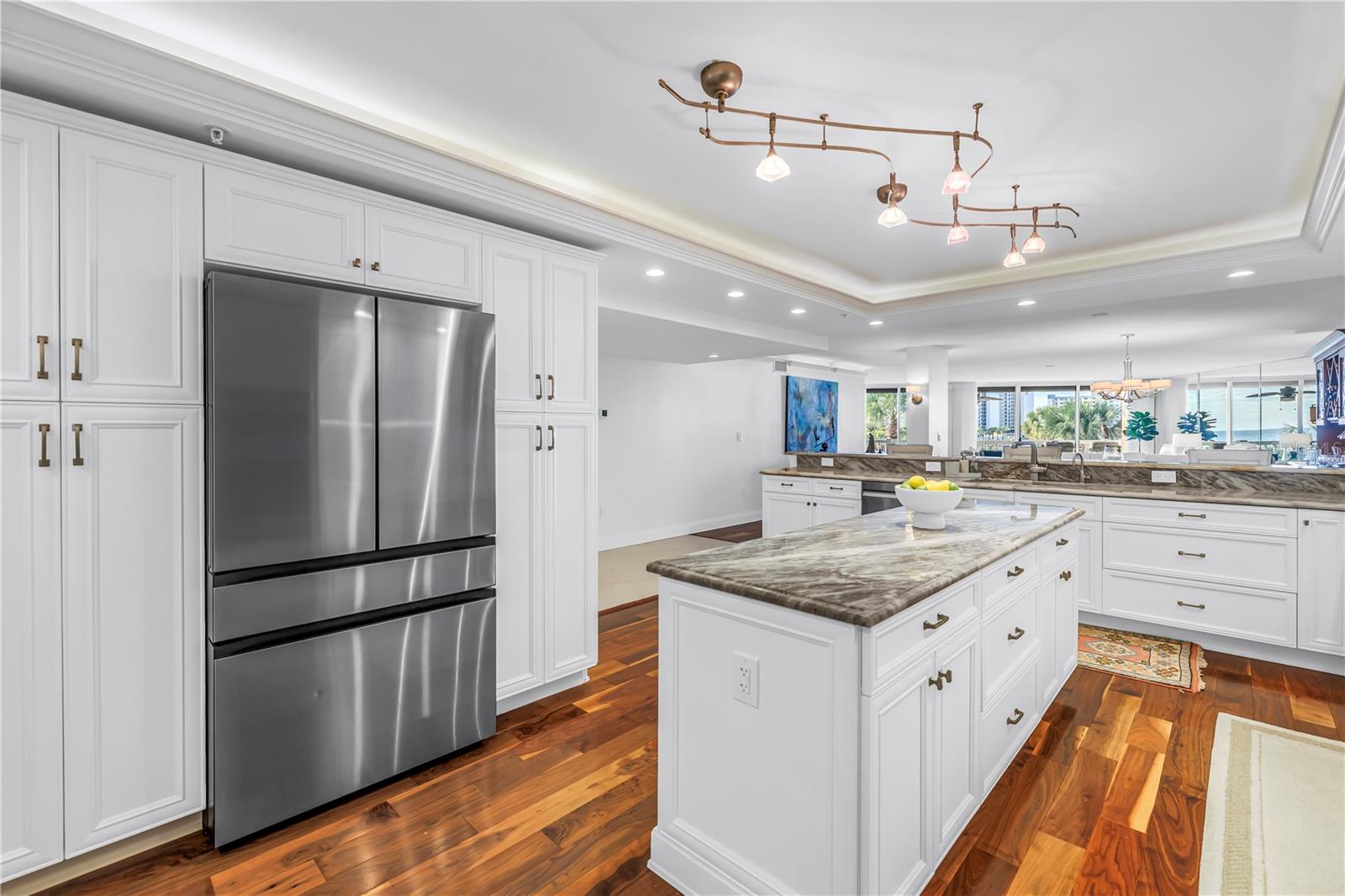 SILVER SANDS BEACH & RACQUET CLUB - Residential